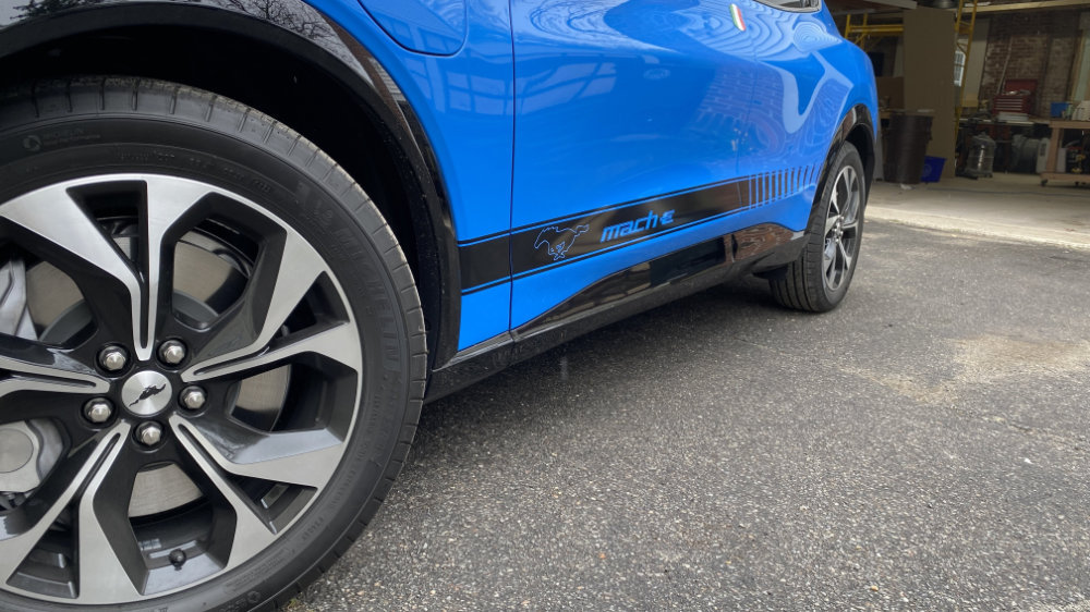 Signs and vehicle wraps gallery image