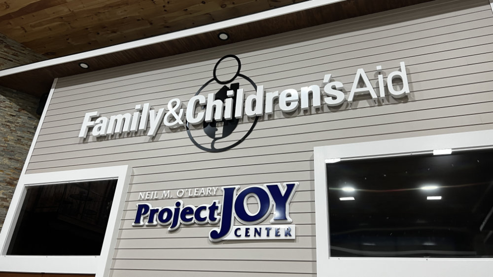 Signs and vehicle wraps gallery image